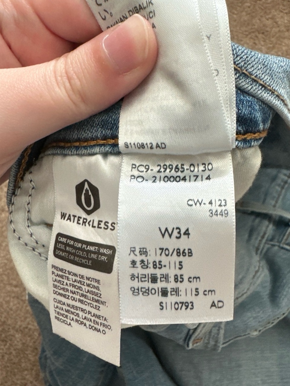 Levi’s Mid Length Shorts - Picture 5 of 5